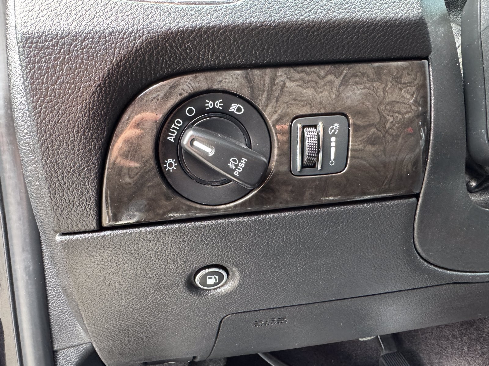 Used 2016 Dodge Durango Limited w/ Nav & Power Liftgate Group AWD/4WD image 12