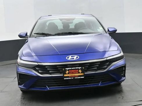 Used 2025 Hyundai Elantra SEL FWD image 3