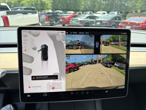 Used 2025 Tesla Model Y Long Range RWD image 28
