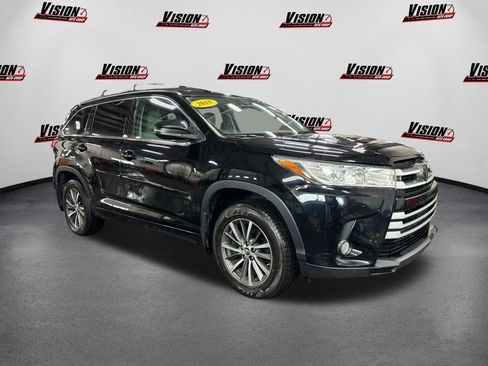 Used 2018 Toyota Highlander XLE image 3