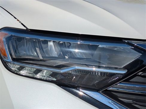 Certified 2023 Volkswagen Jetta SE image 7