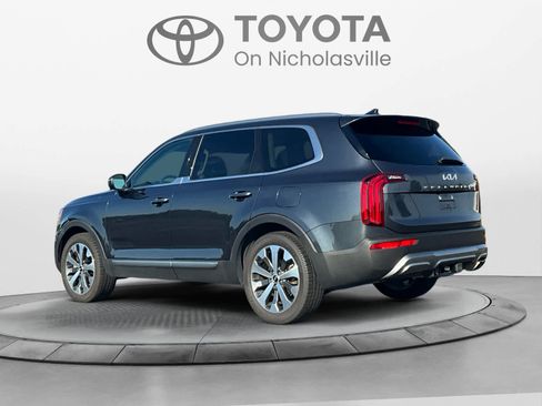 Used 2022 Kia Telluride S FWD image 3