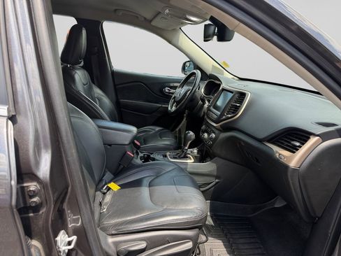 Used 2015 Jeep Cherokee Limited w/ Trailer Tow Group AWD/4WD image 17