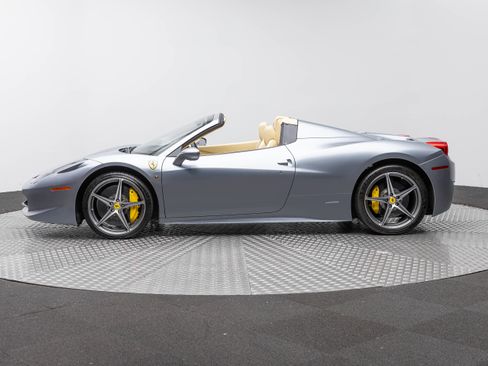 Used 2013 Ferrari 458 Spider RWD image 2