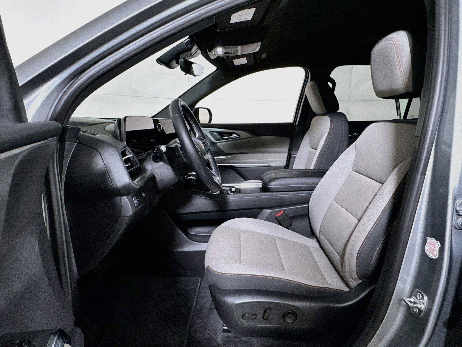 Certified 2026 Chevrolet Traverse LT w/ Driver Confidence Package FWD image 19