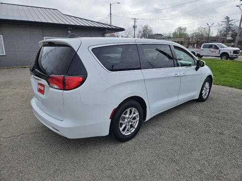 Used 2022 Chrysler Voyager LX FWD image 6