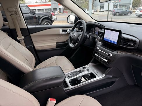 Used 2020 Ford Explorer Limited image 24