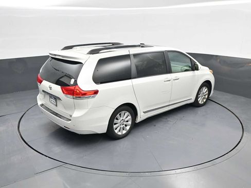 Used 2011 Toyota Sienna Limited image 33