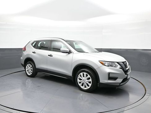 Used 2018 Nissan Rogue S AWD/4WD image 4