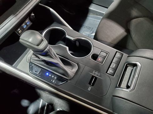 Used 2022 Toyota Highlander L image 36