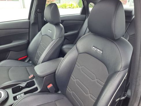 Used 2023 Kia Forte GT-Line w/ GT-Line Premium Package image 5