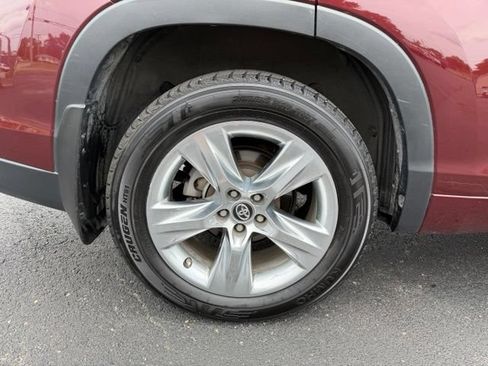 Used 2017 Toyota Highlander Limited AWD/4WD image 25