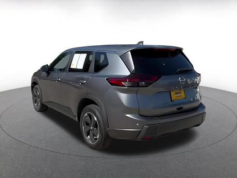 Used 2025 Nissan Rogue SV FWD image 10