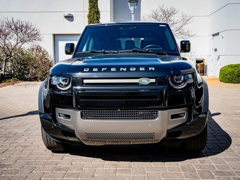 Used 2023 Land Rover Defender 130 X-Dynamic SE image 2