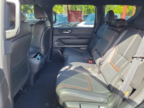 Certified 2025 Nissan Armada SL AWD/4WD image 13