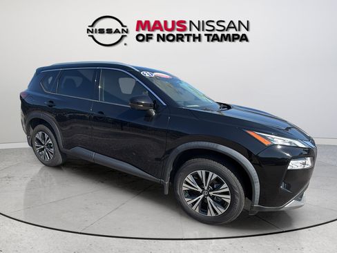 Used 2021 Nissan Rogue SV w/ Premium Package FWD image 3