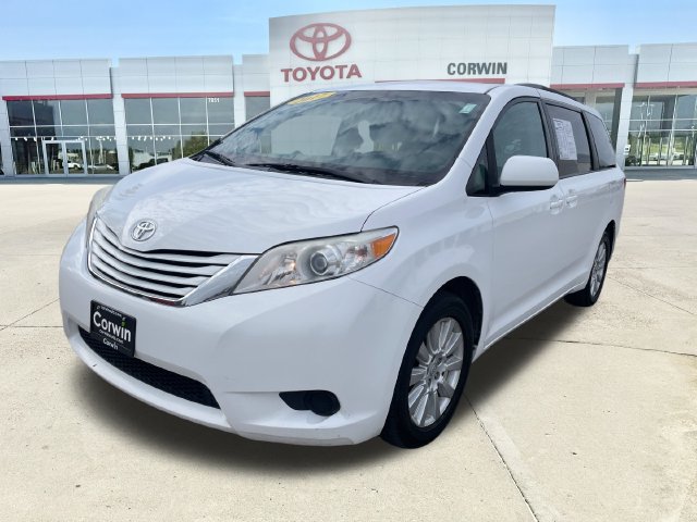 Used 2017 Toyota Sienna LE AWD/4WD image 7