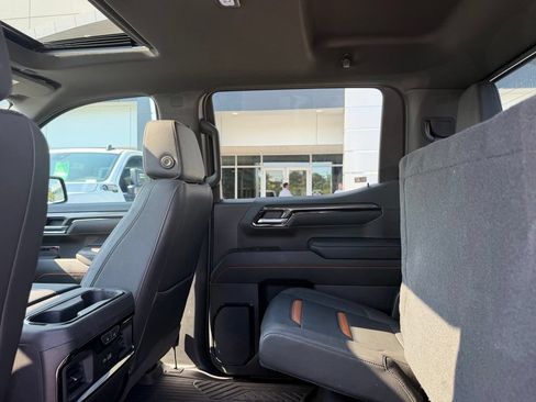 Used 2025 GMC Sierra 1500 AT4 w/ AT4 Premium Package AWD/4WD image 19