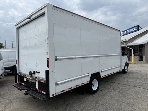 Used 2021 GMC Savana 3500 Extended w/ Power Convenience Package RWD image 3