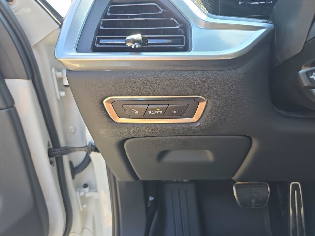 Used 2026 BMW X7 M60i AWD/4WD image 33