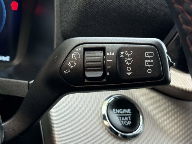 Used 2025 Ford Explorer Active AWD/4WD image 21