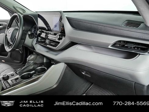Used 2021 Toyota Highlander Platinum AWD/4WD image 24