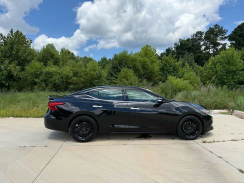 Used 2017 Nissan Maxima SR w/ Midnight Edition image 10