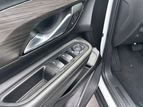 Used 2024 GMC Terrain SLE FWD image 21