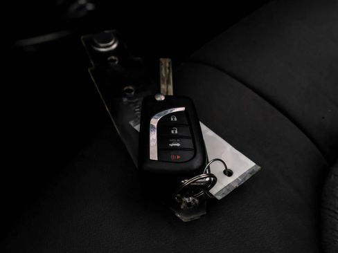 Used 2019 Toyota Camry LE FWD image 59