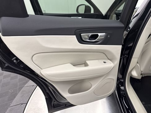 Used 2023 Volvo XC60 B5 Plus AWD/4WD image 21