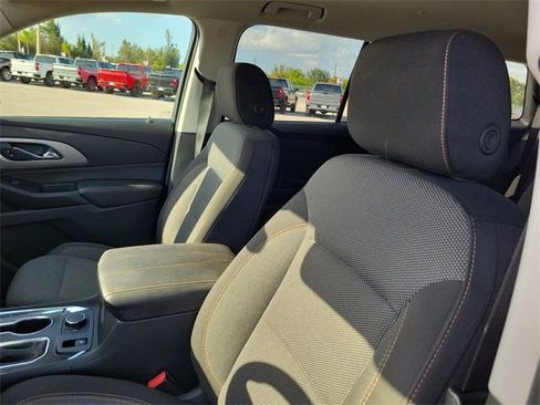 Used 2018 Chevrolet Traverse LT image 14