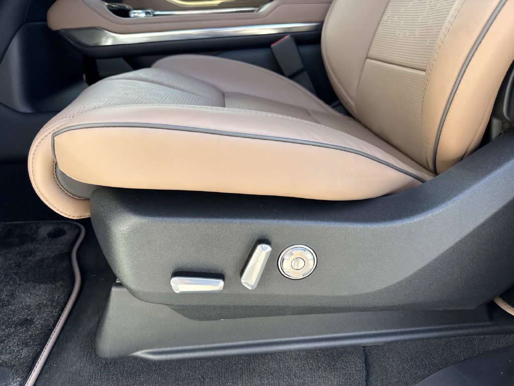 New 2027 Lincoln Navigator Black Label AWD/4WD image 22
