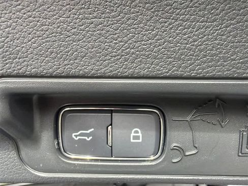 Used 2024 Ford Explorer 2WD image 17