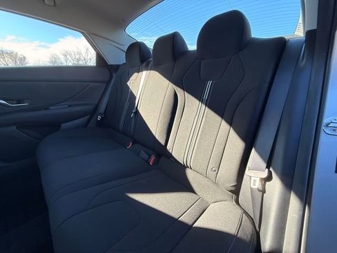 Used 2023 Hyundai Elantra SEL w/ Convenience Package image 16