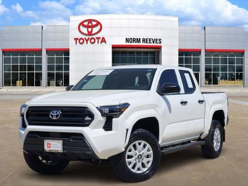 Used 2025 Toyota Tacoma SR image 1