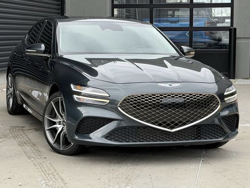 Used 2023 Genesis G70 2.0T image 5