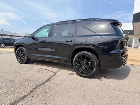 Used 2025 Chevrolet Traverse RS w/ LPO, Floor Liner Package FWD image 8