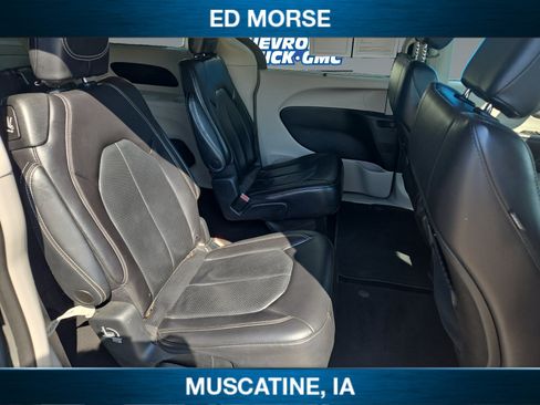 Used 2022 Chrysler Pacifica Touring-L FWD image 17