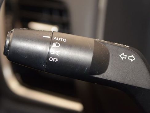 Used 2023 Nissan Rogue SL image 26