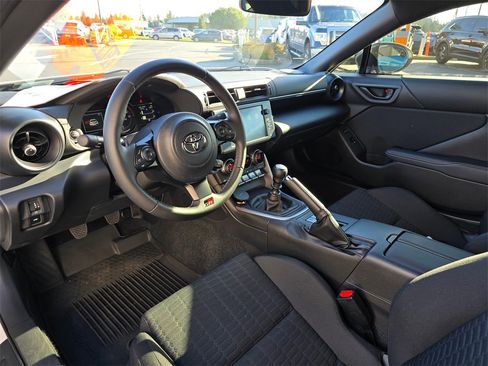 Used 2024 Toyota GR86 image 11