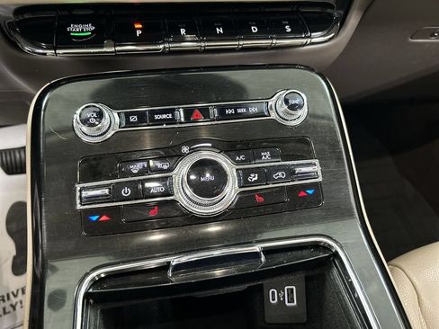 Used 2022 Lincoln Nautilus AWD w/ Premium Package image 17