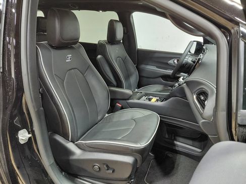 Used 2026 Chrysler Pacifica Limited w/ S Appearance Package AWD/4WD image 31