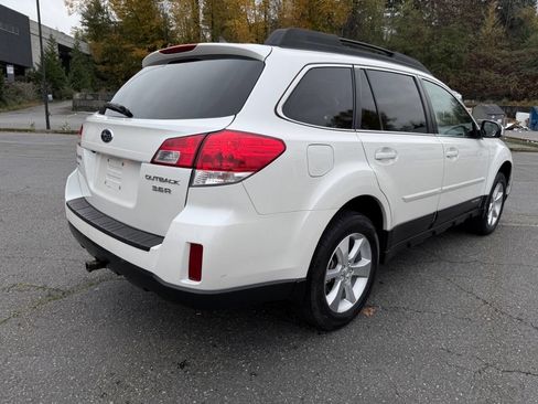 Used 2014 Subaru Outback 3.6R Limited w/ Moonroof Package image 24
