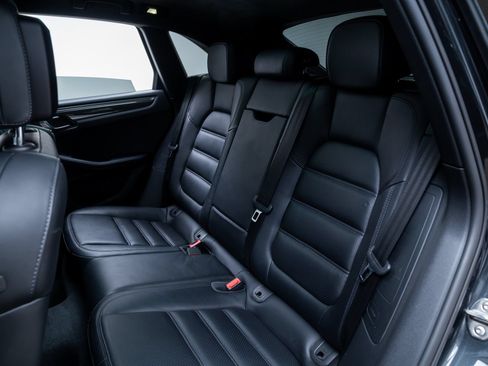 Used 2017 Porsche Macan Turbo AWD/4WD image 21