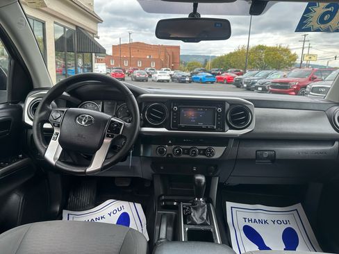 Used 2016 Toyota Tacoma SR5 image 11