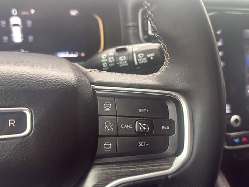 Used 2024 Jeep Wagoneer L Series II w/ Flexible Seating Group image 18