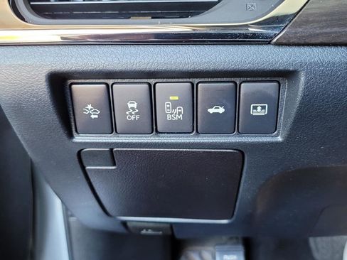 Used 2016 Toyota Avalon Limited w/ Toyota Safety Sense Package image 25