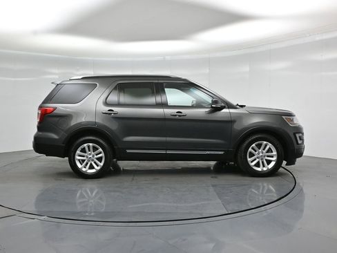 Certified 2017 Ford Explorer XLT w/ Equipment Group 202A FWD image 28