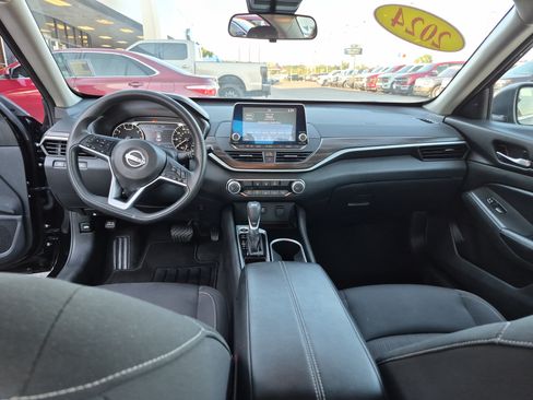 Used 2024 Nissan Altima 2.5 SV FWD image 18