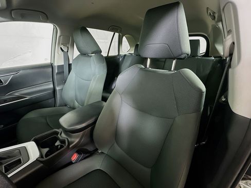 Used 2021 Toyota RAV4 LE image 19